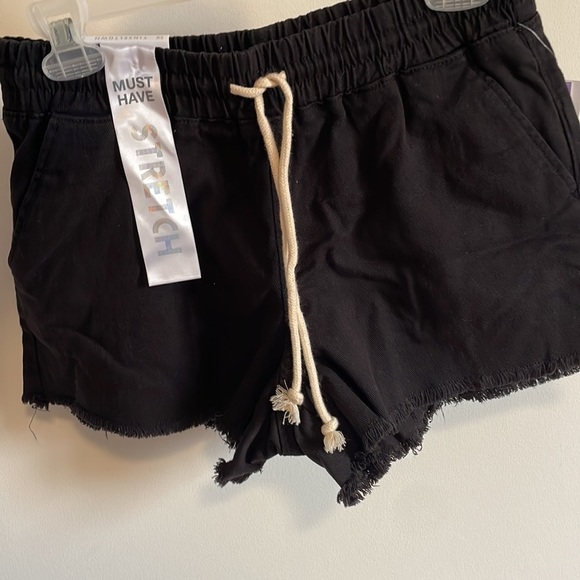 NWT Mid rise Pull-on Shorts XS Tinseltown Black FrayPocket Drawstring Elastic - Picture 7 of 14